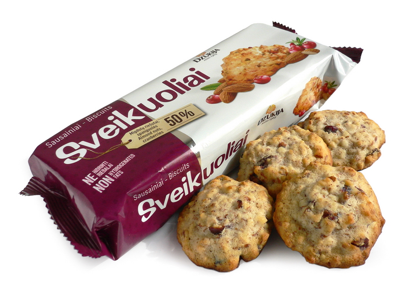 “Sveikuoliai” with cranberries and almond nuts