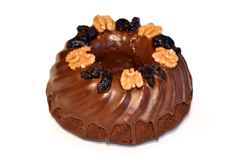Chocolate cake with caramel and walnuts